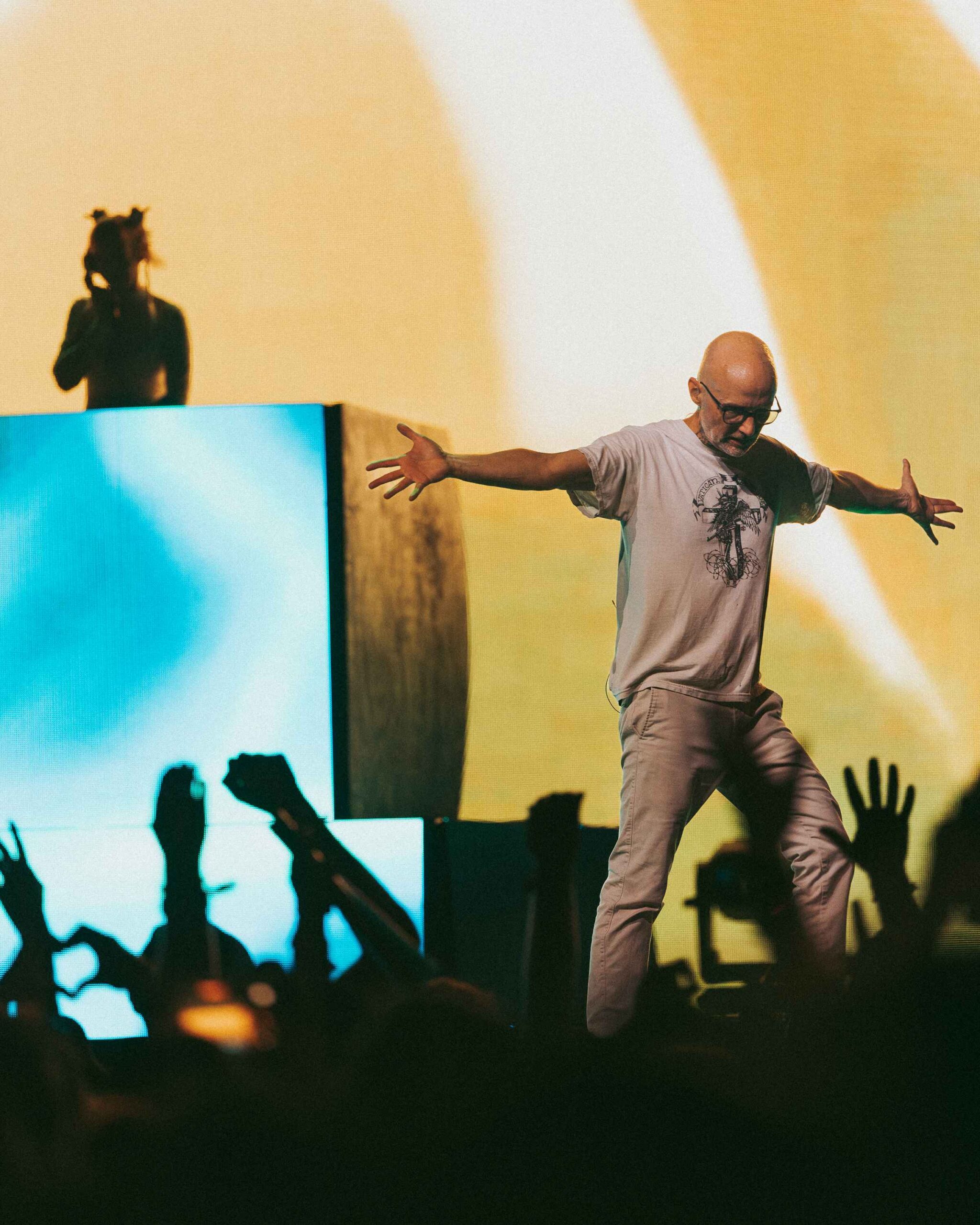 Moby Rengas Moby shares acoustic ‘Natural Blues’ with Jacob Lusk backstage at ...