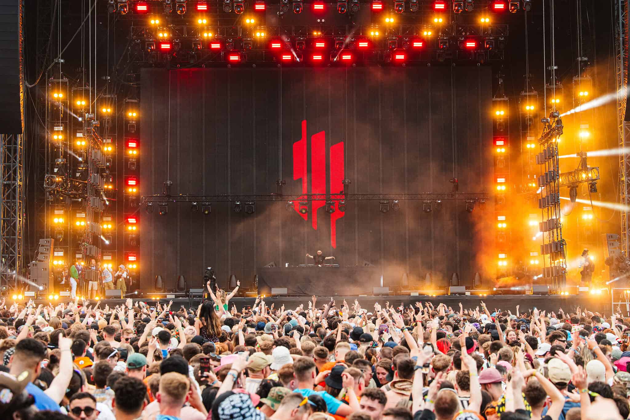 Skrillex apologizes for use of unauthorized artwork on recent single