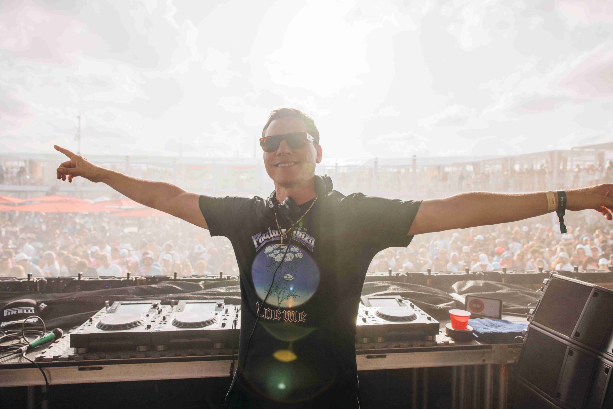 Tiësto revisits trance roots with ‘In Search of Sunrise’ set at EDC Las Vegas 2025