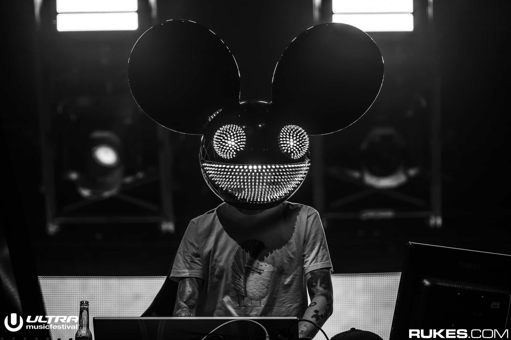 deadmau5 imposter kicked off stage during deadmau5 set