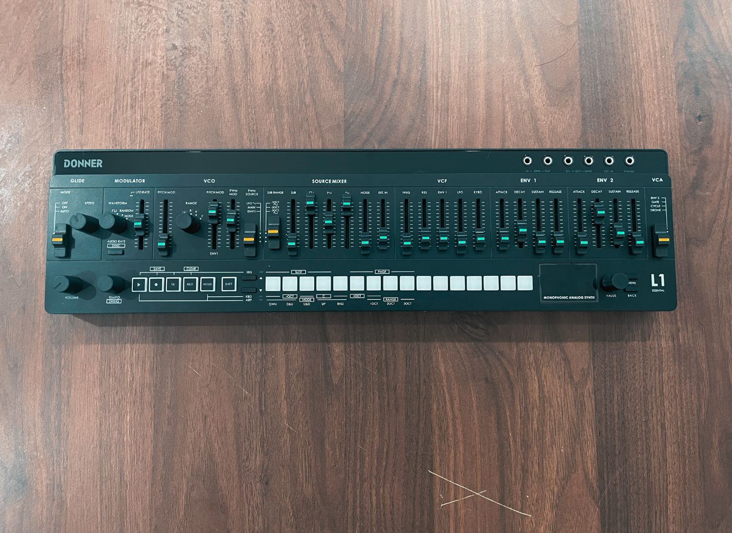 Hands-On With the Donner L1: A Budget Analog Synth Inspired by the SH-101 [REVIEW]